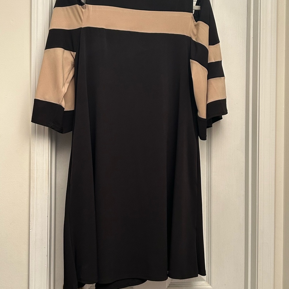 Nina Leonard Black Tan Raglan Crew Neck Dress